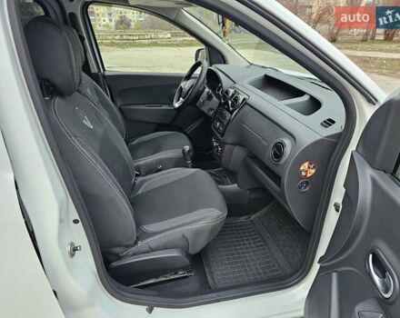 Белый Рено Dokker, объемом двигателя 1.5 л и пробегом 79 тыс. км за 11500 $, фото 15 на Automoto.ua