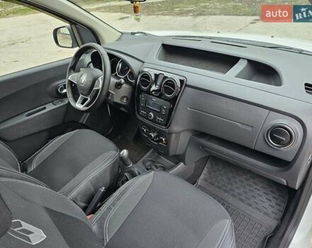 Белый Рено Dokker, объемом двигателя 1.5 л и пробегом 79 тыс. км за 11500 $, фото 16 на Automoto.ua