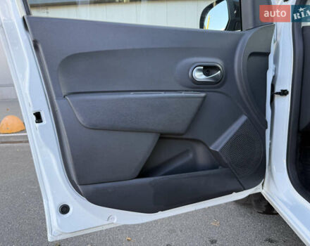 Белый Рено Dokker, объемом двигателя 1.5 л и пробегом 156 тыс. км за 12900 $, фото 12 на Automoto.ua