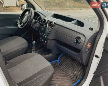 Белый Рено Dokker, объемом двигателя 1.46 л и пробегом 88 тыс. км за 13000 $, фото 3 на Automoto.ua