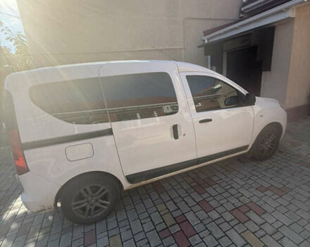 Белый Рено Dokker, объемом двигателя 1.6 л и пробегом 71 тыс. км за 15500 $, фото 1 на Automoto.ua