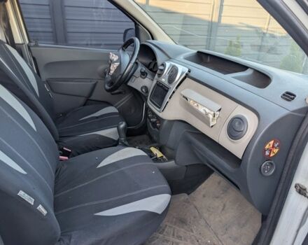 Белый Рено Dokker, объемом двигателя 1.6 л и пробегом 250 тыс. км за 2650 $, фото 7 на Automoto.ua