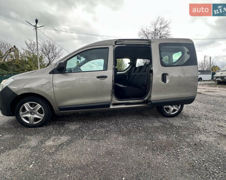 Бежевый Рено Dokker, объемом двигателя 1.46 л и пробегом 130 тыс. км за 8500 $, фото 24 на Automoto.ua