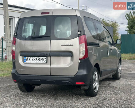 Бежевый Рено Dokker, объемом двигателя 1.46 л и пробегом 130 тыс. км за 8500 $, фото 7 на Automoto.ua