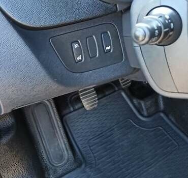 Черный Рено Dokker, объемом двигателя 1.46 л и пробегом 255 тыс. км за 10200 $, фото 13 на Automoto.ua