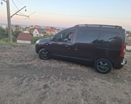 Коричневый Рено Dokker, объемом двигателя 1.5 л и пробегом 275 тыс. км за 8300 $, фото 1 на Automoto.ua