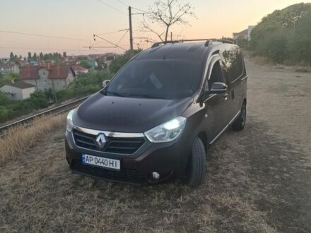 Коричневый Рено Dokker, объемом двигателя 1.5 л и пробегом 275 тыс. км за 8300 $, фото 1 на Automoto.ua