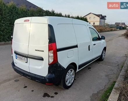 Красный Рено Dokker, объемом двигателя 0 л и пробегом 290 тыс. км за 8400 $, фото 1 на Automoto.ua