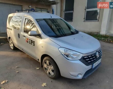 Серый Рено Dokker, объемом двигателя 1.5 л и пробегом 99 тыс. км за 10194 $, фото 1 на Automoto.ua