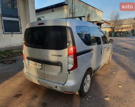 Серый Рено Dokker, объемом двигателя 1.5 л и пробегом 99 тыс. км за 10194 $, фото 3 на Automoto.ua
