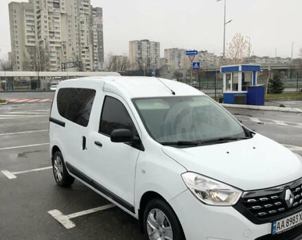 Серый Рено Dokker, объемом двигателя 1.6 л и пробегом 109 тыс. км за 10000 $, фото 2 на Automoto.ua