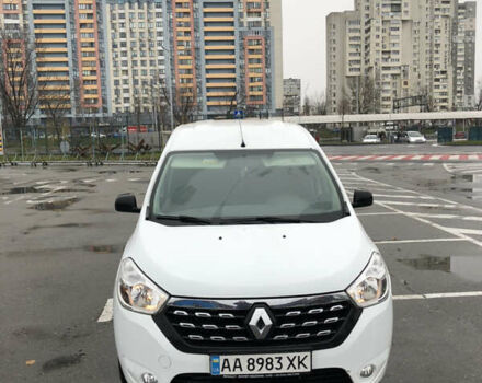 Серый Рено Dokker, объемом двигателя 1.6 л и пробегом 109 тыс. км за 10000 $, фото 1 на Automoto.ua