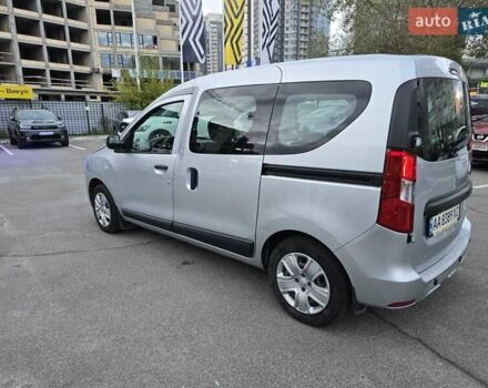 Серый Рено Dokker, объемом двигателя 1.6 л и пробегом 149 тыс. км за 9700 $, фото 2 на Automoto.ua