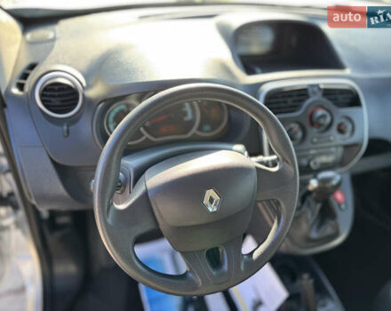 Серый Рено Dokker, объемом двигателя 0 л и пробегом 17 тыс. км за 15500 $, фото 22 на Automoto.ua