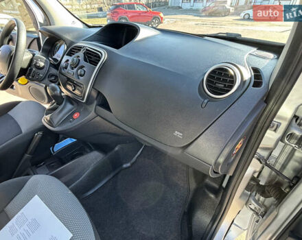 Серый Рено Dokker, объемом двигателя 0 л и пробегом 17 тыс. км за 15500 $, фото 21 на Automoto.ua