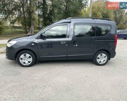 Сірий Рено Dokker, об'ємом двигуна 1.5 л та пробігом 85 тис. км за 13500 $, фото 1 на Automoto.ua
