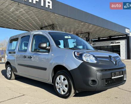 Серый Рено Dokker, объемом двигателя 0 л и пробегом 17 тыс. км за 15500 $, фото 1 на Automoto.ua