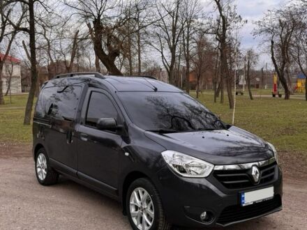 Рено Dokker 2016 у Кривому Розі на Automoto.ua Сірий Рено Dokker, об'ємом двигуна 0 л та пробігом 102 тис. км за 10500 $, фото 1 на Automoto.ua