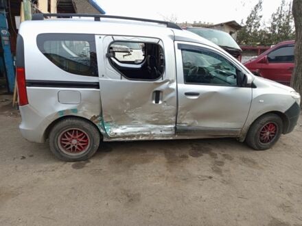 Серый Рено Dokker, объемом двигателя 1.5 л и пробегом 200 тыс. км за 4000 $, фото 1 на Automoto.ua