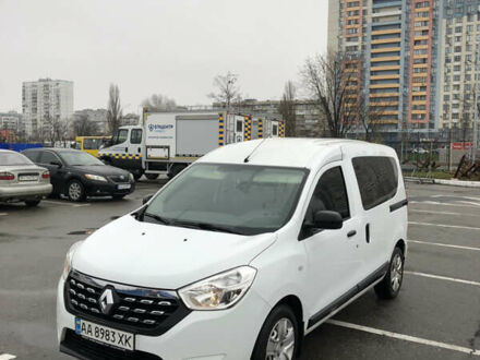 Серый Рено Dokker, объемом двигателя 1.6 л и пробегом 109 тыс. км за 10000 $, фото 1 на Automoto.ua