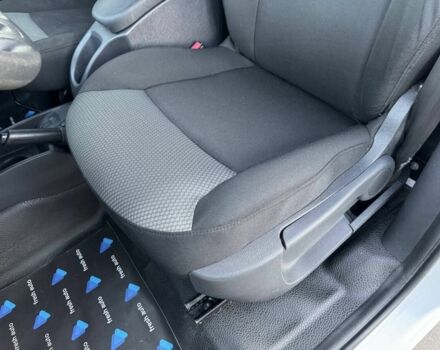 Білий Рено Інша, об'ємом двигуна 2.45 л та пробігом 27 тис. км за 11999 $, фото 18 на Automoto.ua