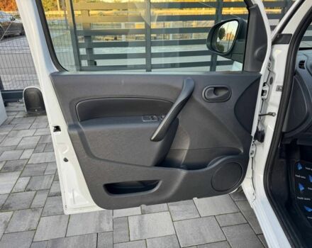 Білий Рено Інша, об'ємом двигуна 2.45 л та пробігом 27 тис. км за 11999 $, фото 13 на Automoto.ua