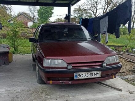 Рено Інша 1987 у Буске на Automoto.ua Червоний Рено Інша, об'ємом двигуна 0 л та пробігом 370 тис. км за 850 $, фото 1 на Automoto.ua
