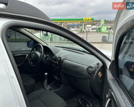 Белый Рено Дастер, объемом двигателя 1.6 л и пробегом 115 тыс. км за 8600 $, фото 18 на Automoto.ua