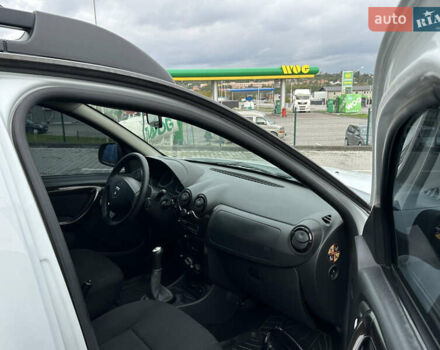 Белый Рено Дастер, объемом двигателя 1.6 л и пробегом 115 тыс. км за 8600 $, фото 17 на Automoto.ua