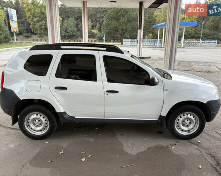 Белый Рено Дастер, объемом двигателя 1.6 л и пробегом 72 тыс. км за 7850 $, фото 12 на Automoto.ua