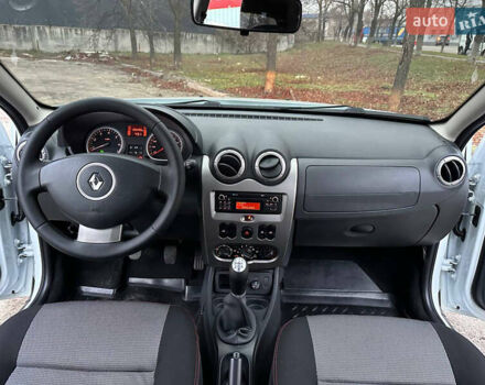 Белый Рено Дастер, объемом двигателя 1.6 л и пробегом 138 тыс. км за 8499 $, фото 25 на Automoto.ua