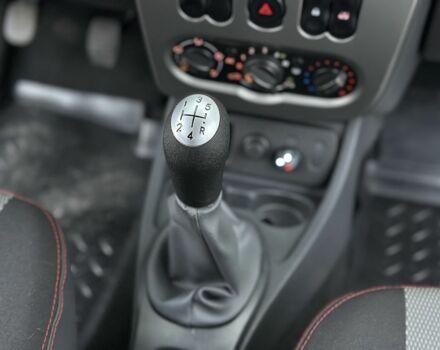 Белый Рено Дастер, объемом двигателя 1.6 л и пробегом 136 тыс. км за 8500 $, фото 14 на Automoto.ua