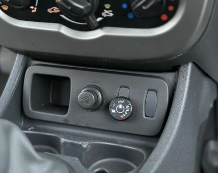 Белый Рено Дастер, объемом двигателя 1.6 л и пробегом 136 тыс. км за 8500 $, фото 17 на Automoto.ua