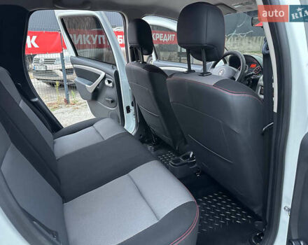 Белый Рено Дастер, объемом двигателя 1.6 л и пробегом 138 тыс. км за 8499 $, фото 17 на Automoto.ua