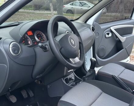 Белый Рено Дастер, объемом двигателя 1.6 л и пробегом 136 тыс. км за 8500 $, фото 6 на Automoto.ua