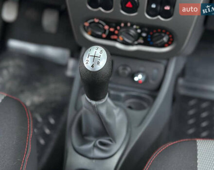 Белый Рено Дастер, объемом двигателя 1.6 л и пробегом 138 тыс. км за 8499 $, фото 27 на Automoto.ua