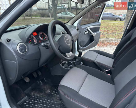 Белый Рено Дастер, объемом двигателя 1.6 л и пробегом 138 тыс. км за 8499 $, фото 13 на Automoto.ua