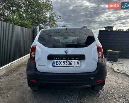 Белый Рено Дастер, объемом двигателя 1.6 л и пробегом 80 тыс. км за 7600 $, фото 4 на Automoto.ua
