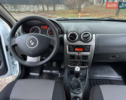 Белый Рено Дастер, объемом двигателя 1.6 л и пробегом 138 тыс. км за 8499 $, фото 22 на Automoto.ua