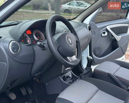 Белый Рено Дастер, объемом двигателя 1.6 л и пробегом 138 тыс. км за 8499 $, фото 10 на Automoto.ua