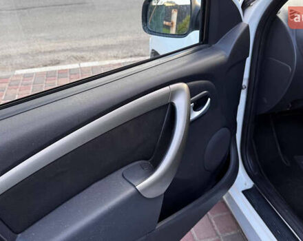 Білий Рено Дастер, об'ємом двигуна 1.6 л та пробігом 125 тис. км за 9999 $, фото 13 на Automoto.ua