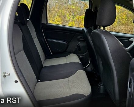 Білий Рено Дастер, об'ємом двигуна 1.5 л та пробігом 74 тис. км за 10300 $, фото 11 на Automoto.ua