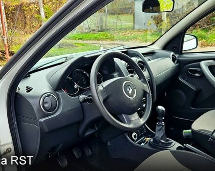 Білий Рено Дастер, об'ємом двигуна 1.5 л та пробігом 74 тис. км за 10300 $, фото 9 на Automoto.ua