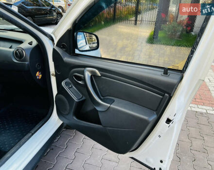 Рено Дастер 2016 в Киеве на Automoto.ua Белый Рено Дастер, объемом двигателя 1.46 л и пробегом 253 тыс. км за 11500 $, фото 19 на Automoto.ua