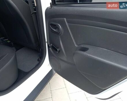 Білий Рено Дастер, об'ємом двигуна 1.5 л та пробігом 142 тис. км за 11700 $, фото 22 на Automoto.ua