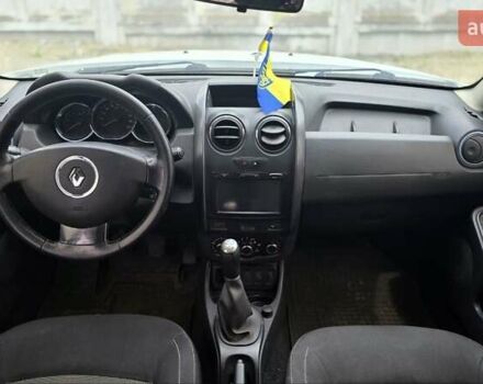 Білий Рено Дастер, об'ємом двигуна 1.6 л та пробігом 177 тис. км за 11000 $, фото 6 на Automoto.ua