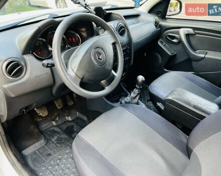 Рено Дастер 2016 в Киеве на Automoto.ua Белый Рено Дастер, объемом двигателя 1.46 л и пробегом 253 тыс. км за 11500 $, фото 24 на Automoto.ua