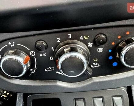 Білий Рено Дастер, об'ємом двигуна 1.6 л та пробігом 177 тис. км за 11000 $, фото 9 на Automoto.ua