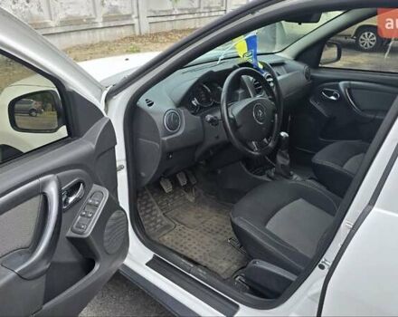 Білий Рено Дастер, об'ємом двигуна 1.6 л та пробігом 177 тис. км за 11000 $, фото 5 на Automoto.ua