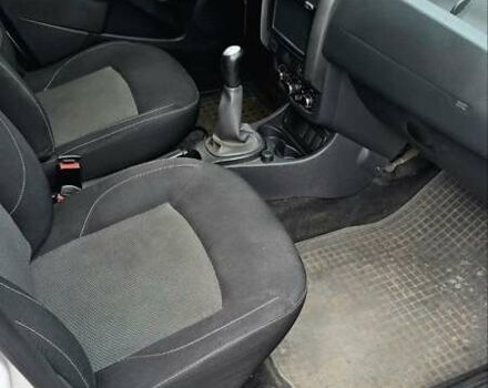 Білий Рено Дастер, об'ємом двигуна 1.6 л та пробігом 177 тис. км за 11000 $, фото 14 на Automoto.ua